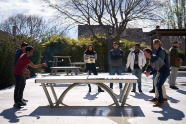 Studierende der ESADE spielen Tischtennis